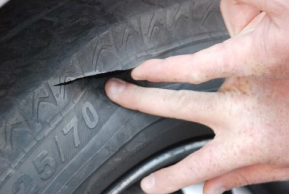 A înţepat anvelopele unui autoturism, în Năvodari